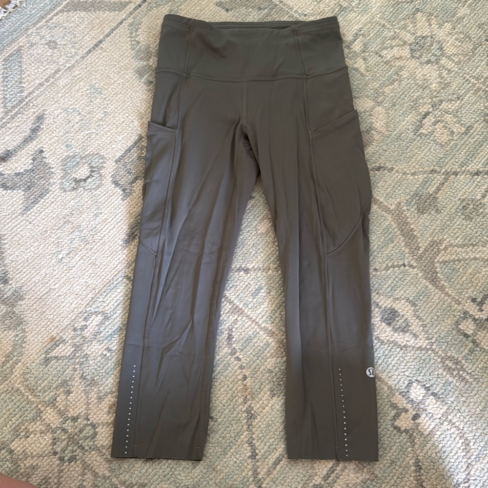Lululemon pocket legging crop size 4